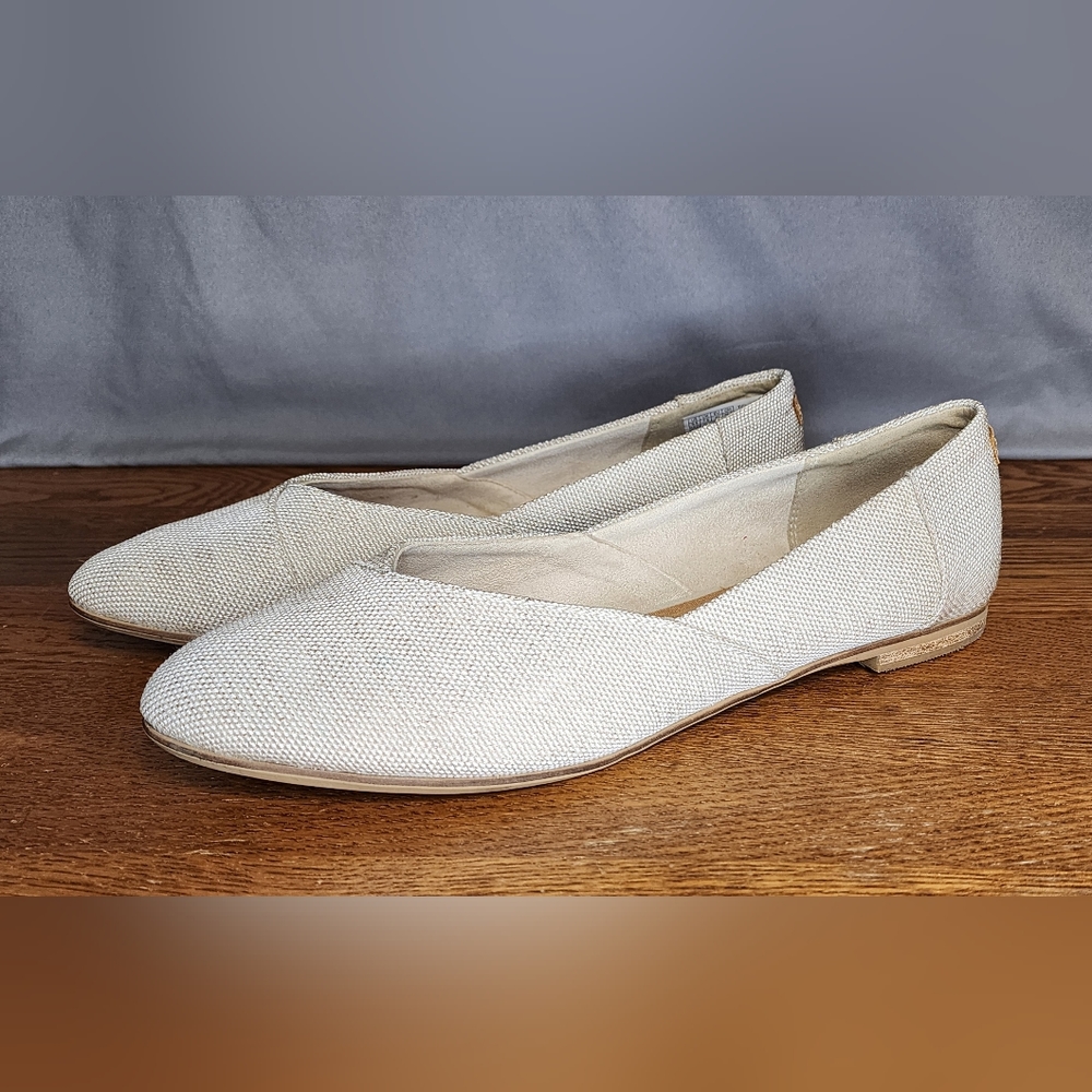TOMS Jutti Neat Flat Slip-on Off White. Size 9.5.